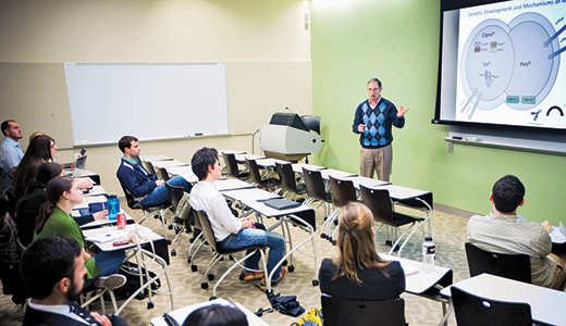 Carlos del Rio teaches a seminar on HIV/AIDS for students and fellows at Rollins. Throughout his career, del Rio has dedicated significant time and resources to mentoring students and faculty as scientific leaders in global health.